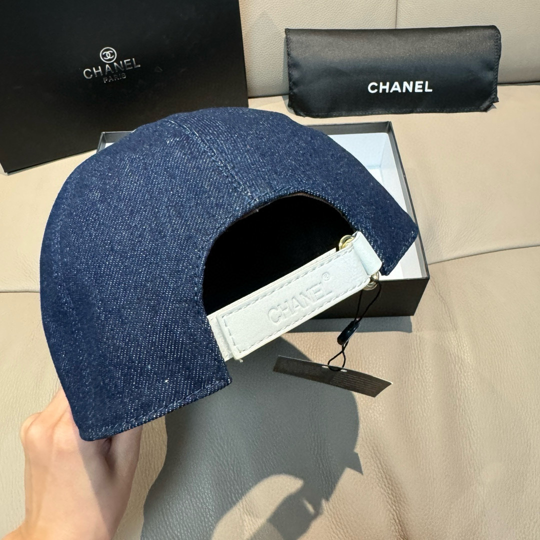 
配盒子布袋，Chanel(香奈儿)新款原单棒球帽， 牛仔双C刺绣,专柜11开模订制，原版牛仔布料+头层