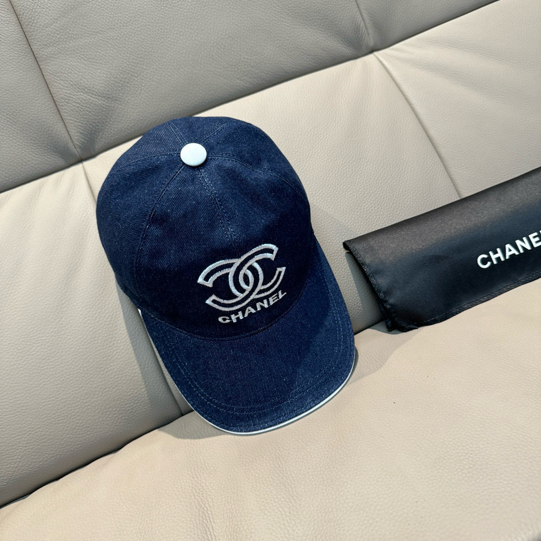 
配盒子布袋，Chanel(香奈儿)新款原单棒球帽， 牛仔双C刺绣,专柜11开模订制，原版牛仔布料+头层