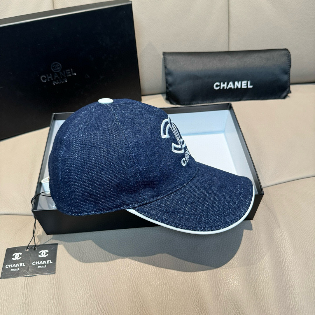
配盒子布袋，Chanel(香奈儿)新款原单棒球帽， 牛仔双C刺绣,专柜11开模订制，原版牛仔布料+头层
