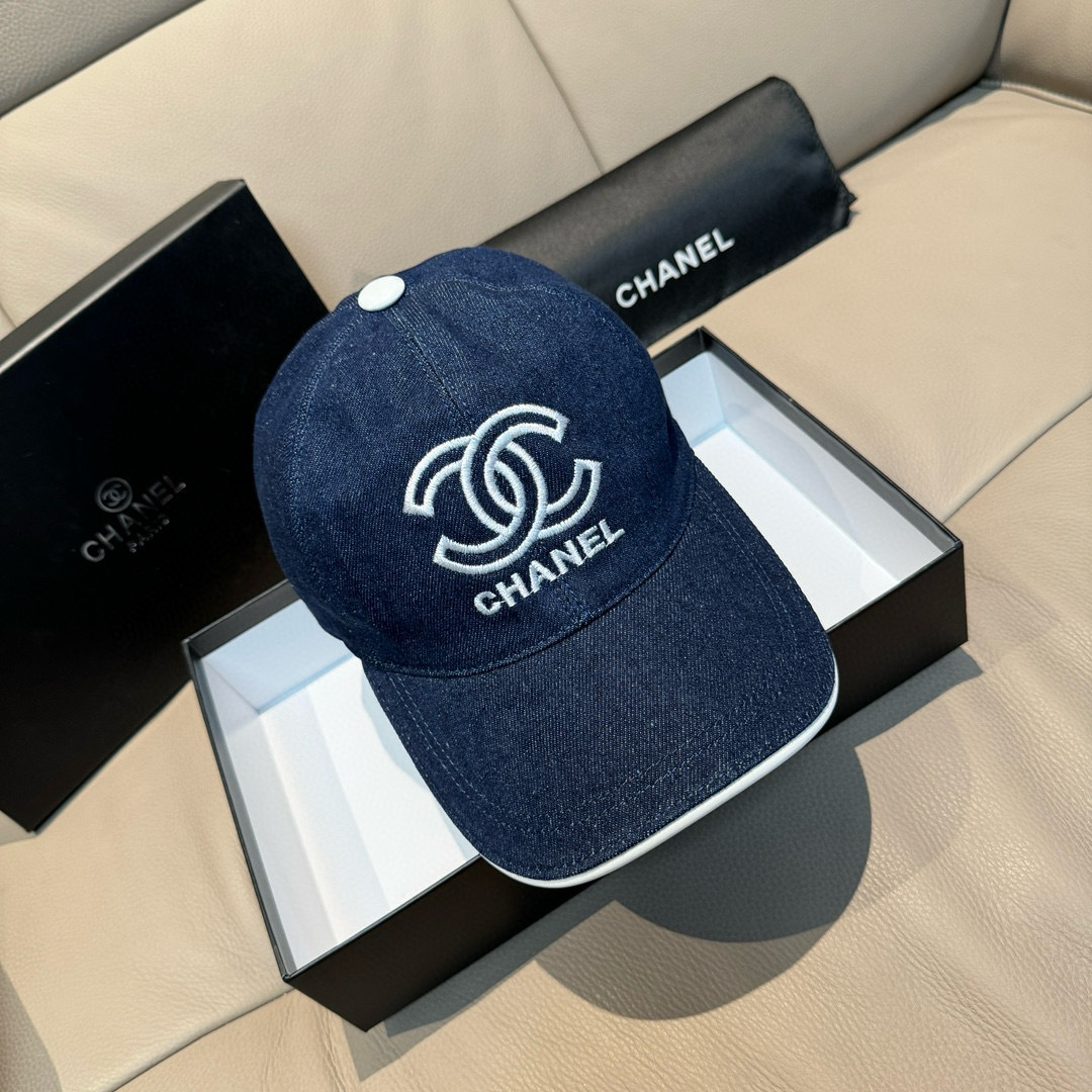 
配盒子布袋，Chanel(香奈儿)新款原单棒球帽， 牛仔双C刺绣,专柜11开模订制，原版牛仔布料+头层