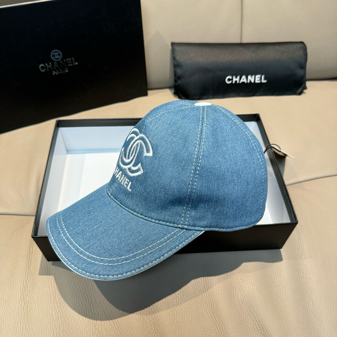 
配盒子布袋，Chanel(香奈儿)新款原单棒球帽， 牛仔双C刺绣,专柜11开模订制，原版牛仔布料+头层