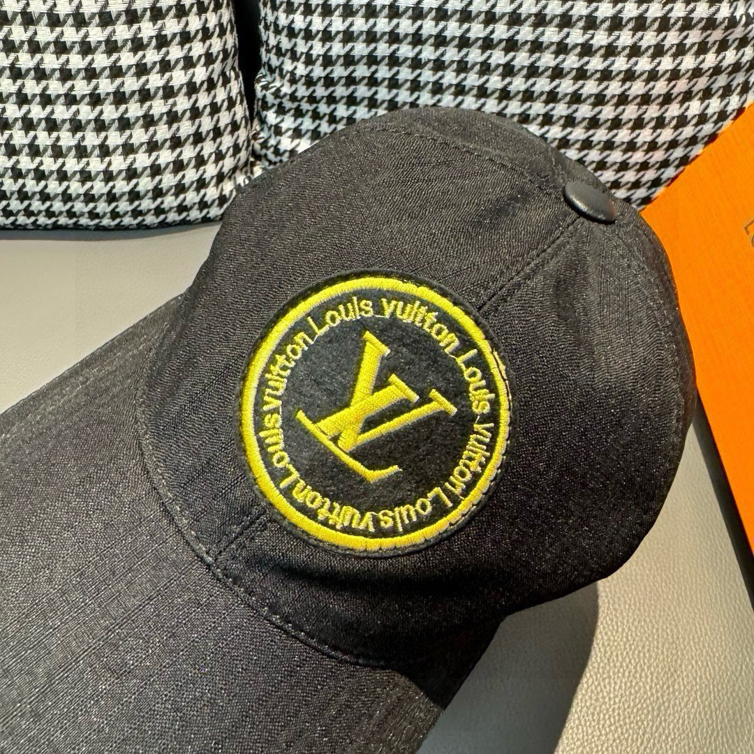 
新款出货
配盒子布袋，LV(路易威登)新款原单棒球帽，Lv刺绣，11开模订制，重工刺绣，做工细致完美，