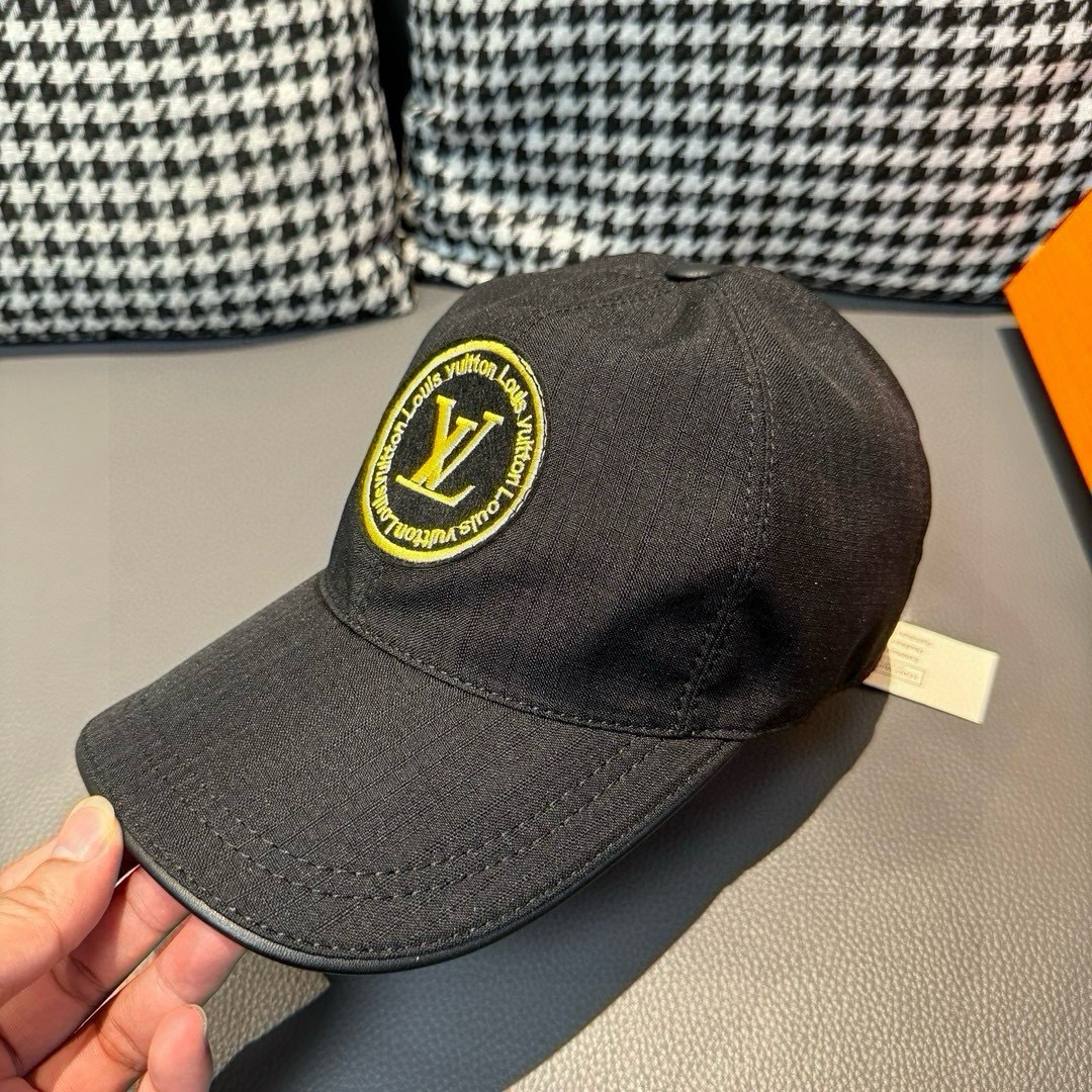 
新款出货
配盒子布袋，LV(路易威登)新款原单棒球帽，Lv刺绣，11开模订制，重工刺绣，做工细致完美，