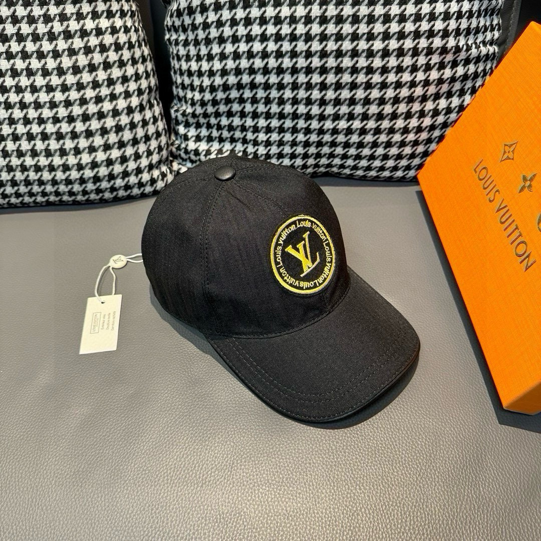
新款出货
配盒子布袋，LV(路易威登)新款原单棒球帽，Lv刺绣，11开模订制，重工刺绣，做工细致完美，