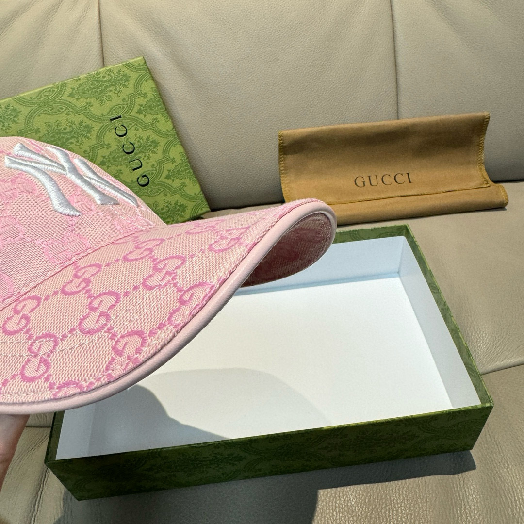 
爆款全色到货
NY&Gucci（古奇)合作款棒球帽， 专柜最新款，NY刺绣，11开模订制，原厂透气帆布