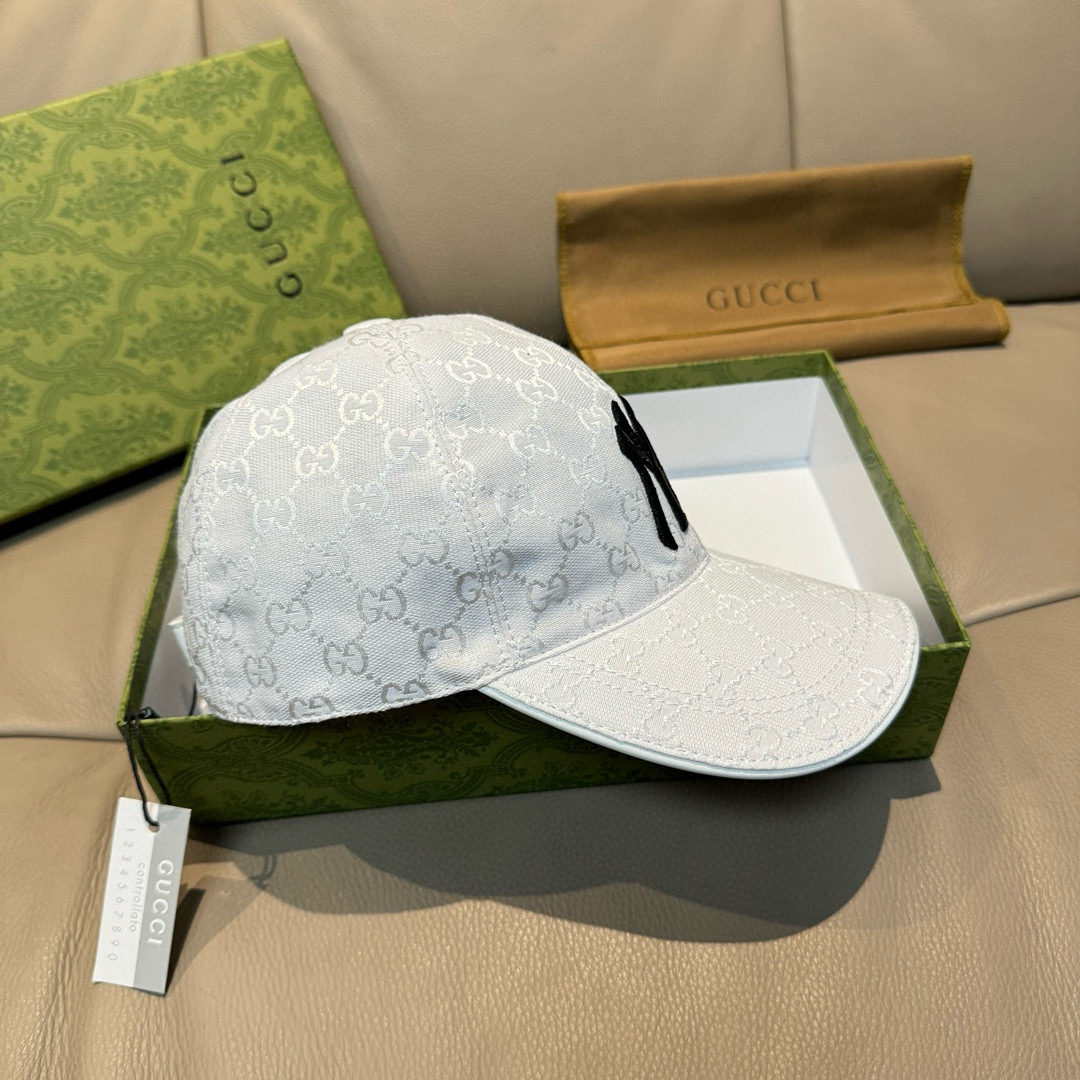 
爆款全色到货
NY&Gucci（古奇)合作款棒球帽， 专柜最新款，NY刺绣，11开模订制，原厂透气帆布