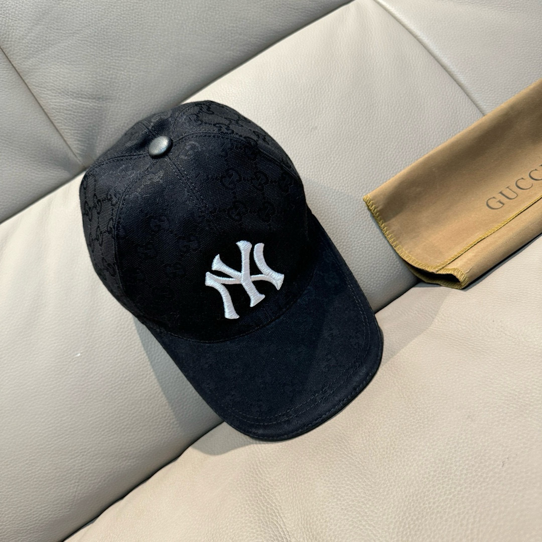 
爆款全色到货
NY&Gucci（古奇)合作款棒球帽， 专柜最新款，NY刺绣，11开模订制，原厂透气帆布
