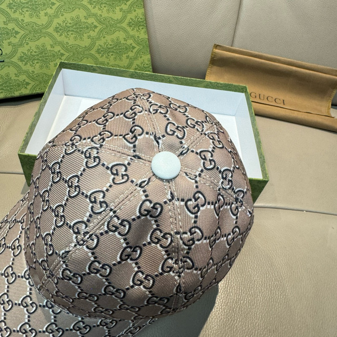 
配盒子布袋，Gucci(古奇)新款原单棒球帽， 丝印logo，专柜11开模订制，原版帆布料+头层牛皮，