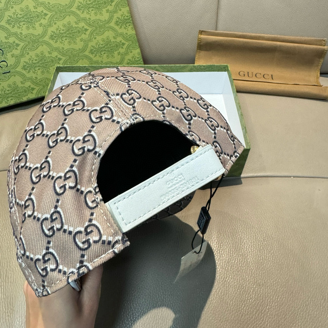 
配盒子布袋，Gucci(古奇)新款原单棒球帽， 丝印logo，专柜11开模订制，原版帆布料+头层牛皮，