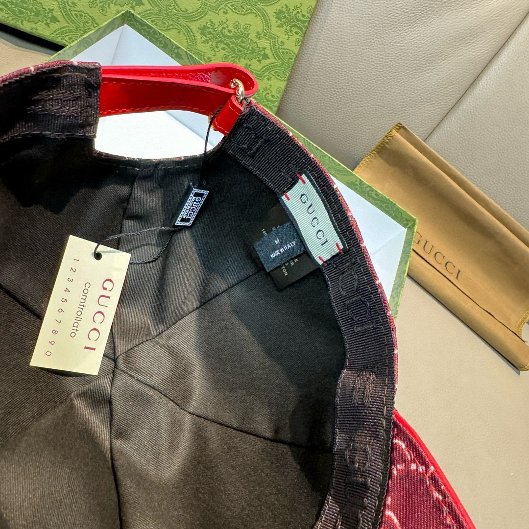 
配盒子布袋，Gucci(古奇)新款原单棒球帽， 丝印logo，专柜11开模订制，原版帆布料+头层牛皮，