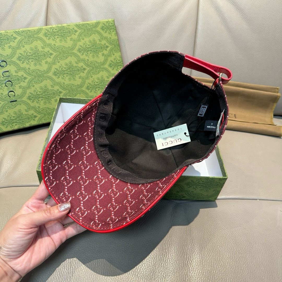 
配盒子布袋，Gucci(古奇)新款原单棒球帽， 丝印logo，专柜11开模订制，原版帆布料+头层牛皮，