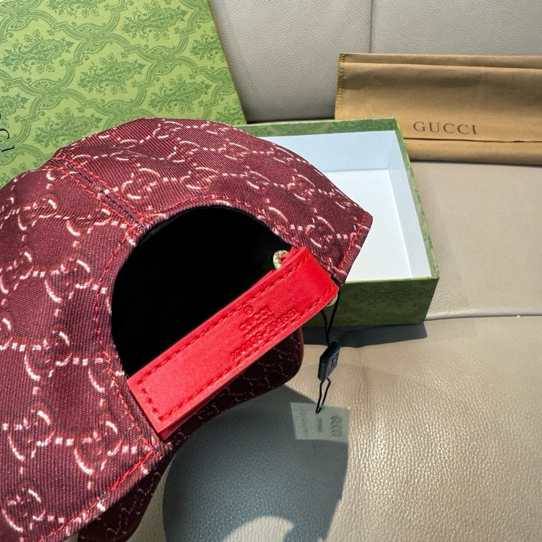 
配盒子布袋，Gucci(古奇)新款原单棒球帽， 丝印logo，专柜11开模订制，原版帆布料+头层牛皮，