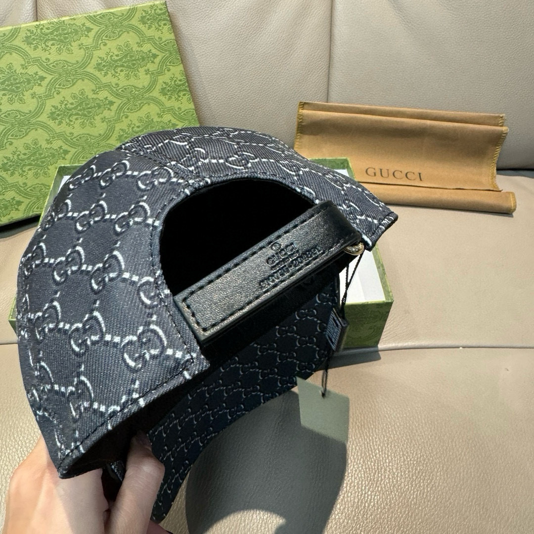 
配盒子布袋，Gucci(古奇)新款原单棒球帽， 丝印logo，专柜11开模订制，原版帆布料+头层牛皮，