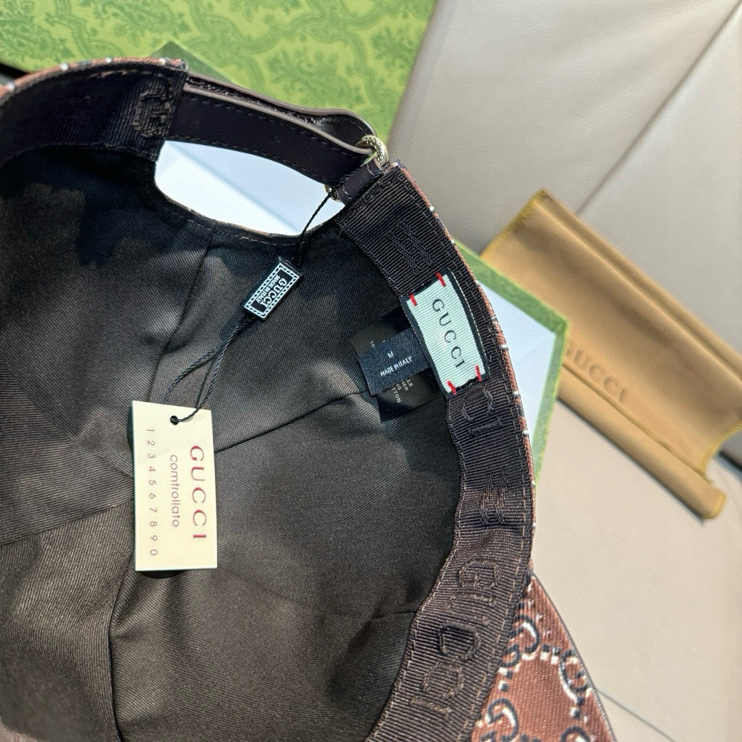 
配盒子布袋，Gucci(古奇)新款原单棒球帽， 丝印logo，专柜11开模订制，原版帆布料+头层牛皮，