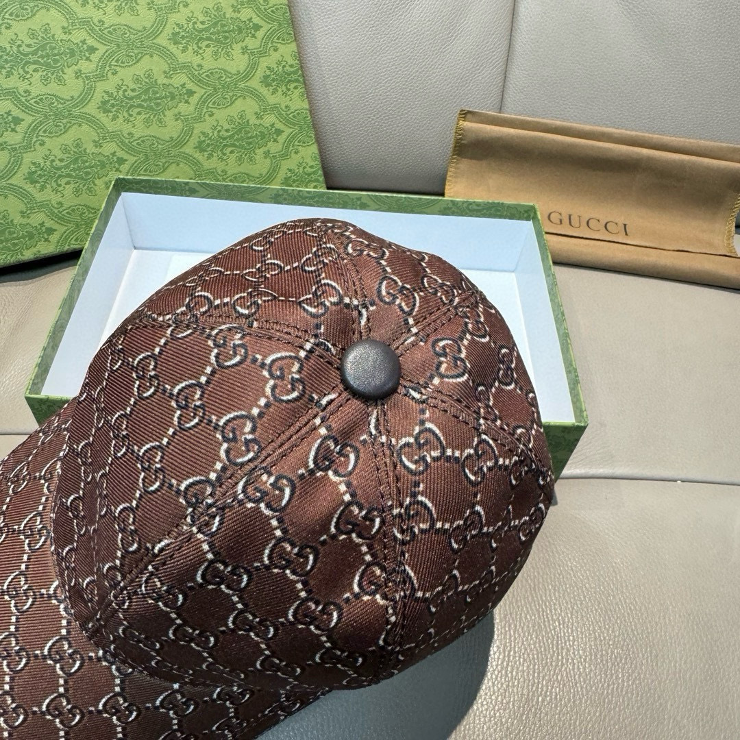 
配盒子布袋，Gucci(古奇)新款原单棒球帽， 丝印logo，专柜11开模订制，原版帆布料+头层牛皮，