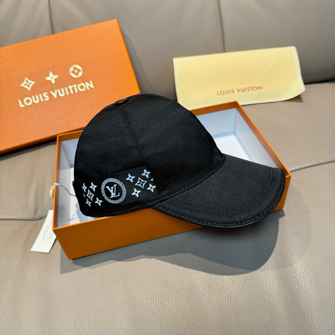 
配包装布袋，LV路易威登新款原单棒球帽，经典棋盘格，11开模订制，原版专柜布料+头层牛皮，小方格时尚帅