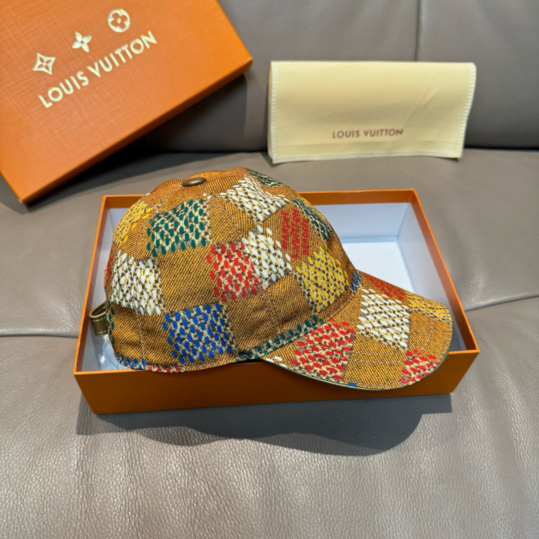 
配盒子布袋，LV(路易威登)新款原单棒球帽，大棋盘格丝印，专柜11开模订制，原厂订制面料+头层牛皮，纯
