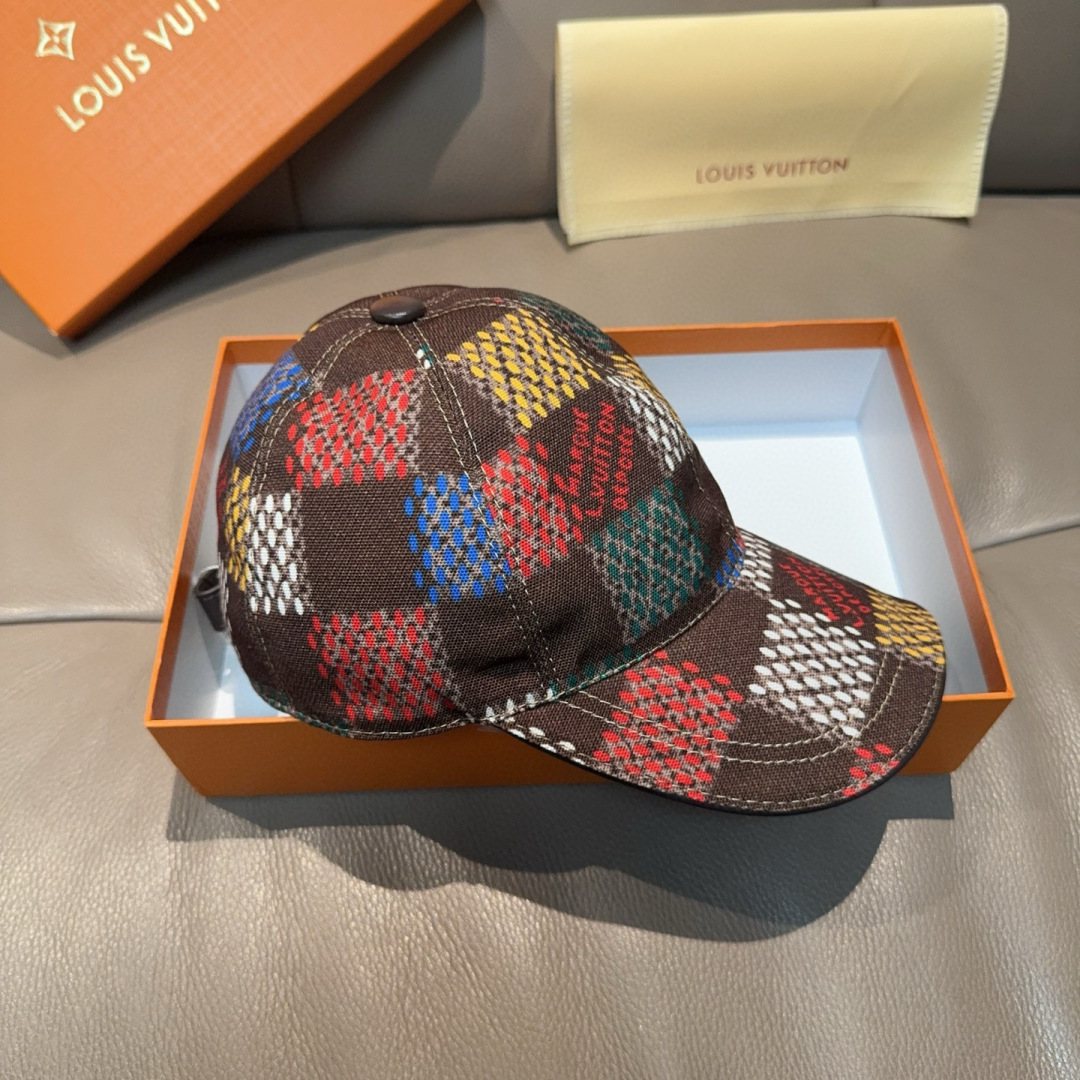 
配盒子布袋，LV(路易威登)新款原单棒球帽，大棋盘格丝印，专柜11开模订制，原厂订制面料+头层牛皮，纯