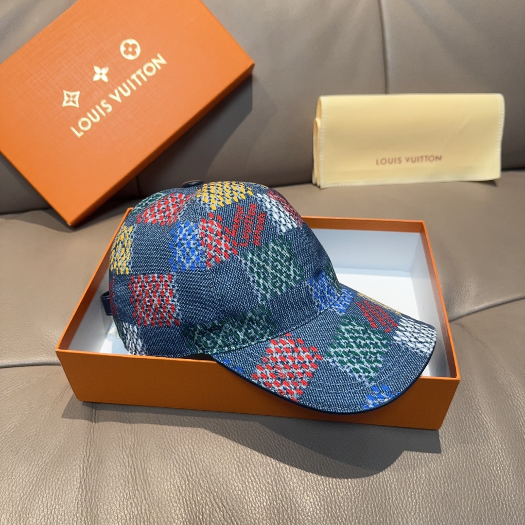 
配盒子布袋，LV(路易威登)新款原单棒球帽，大棋盘格丝印，专柜11开模订制，原厂订制面料+头层牛皮，纯