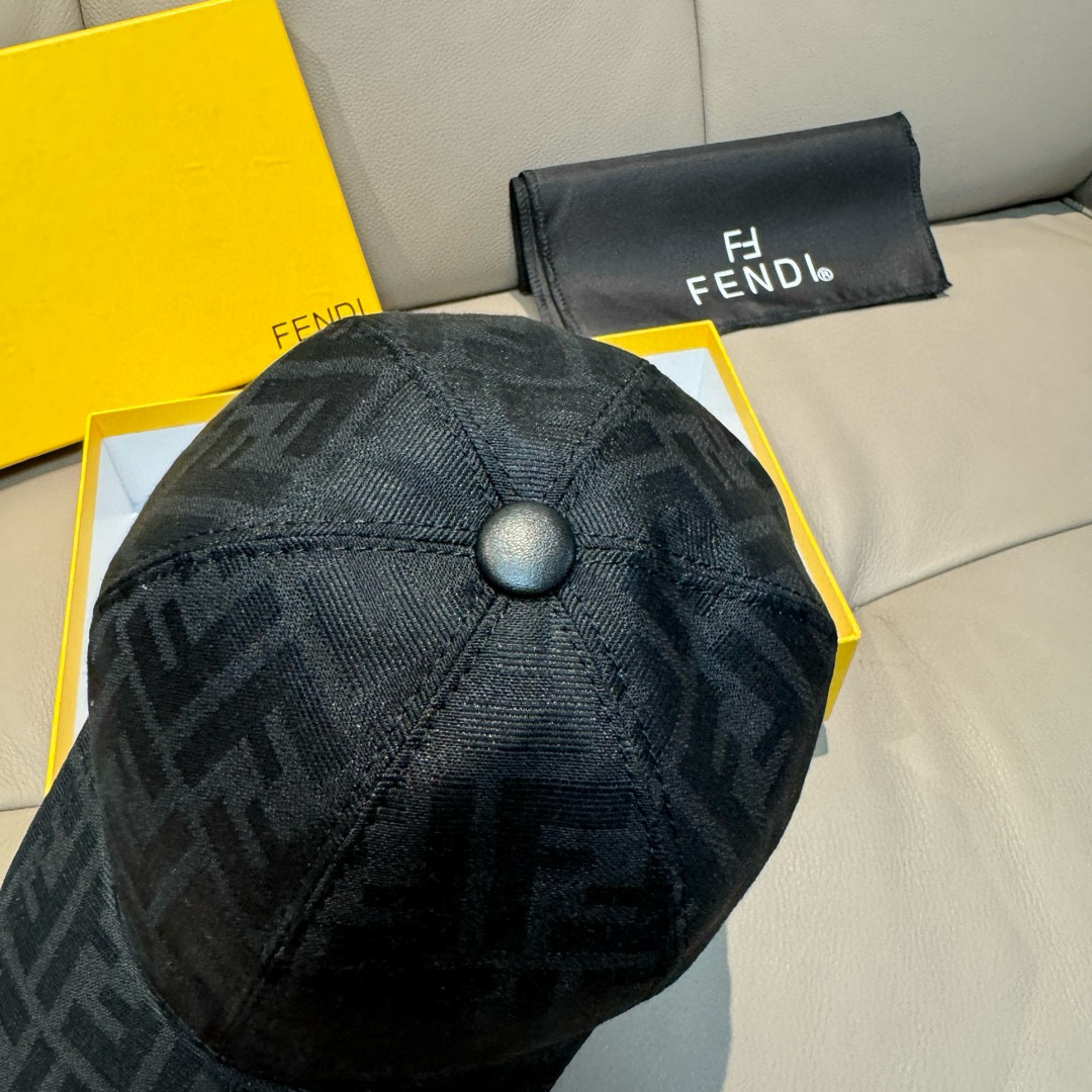 
配盒子布袋，Fendi（芬迪）新款原单棒球帽， 双F提花，专柜常年热卖款，口碑极佳，11开模订制，原版