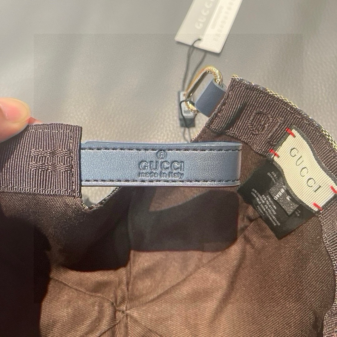 
配盒子布袋，Gucci(古奇)经典原单棒球帽，小双G牛皮拼接，11开模订制，质量超赞！帽檐头层牛皮压花