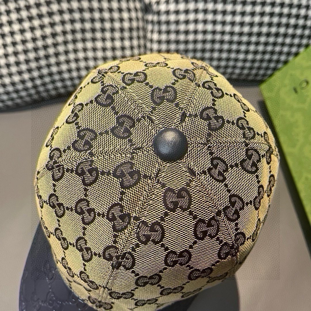 
配盒子布袋，Gucci(古奇)经典原单棒球帽，小双G牛皮拼接，11开模订制，质量超赞！帽檐头层牛皮压花