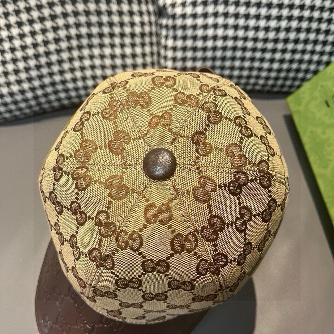 
配盒子布袋，Gucci(古奇)经典原单棒球帽，小双G牛皮拼接，11开模订制，质量超赞！帽檐头层牛皮压花