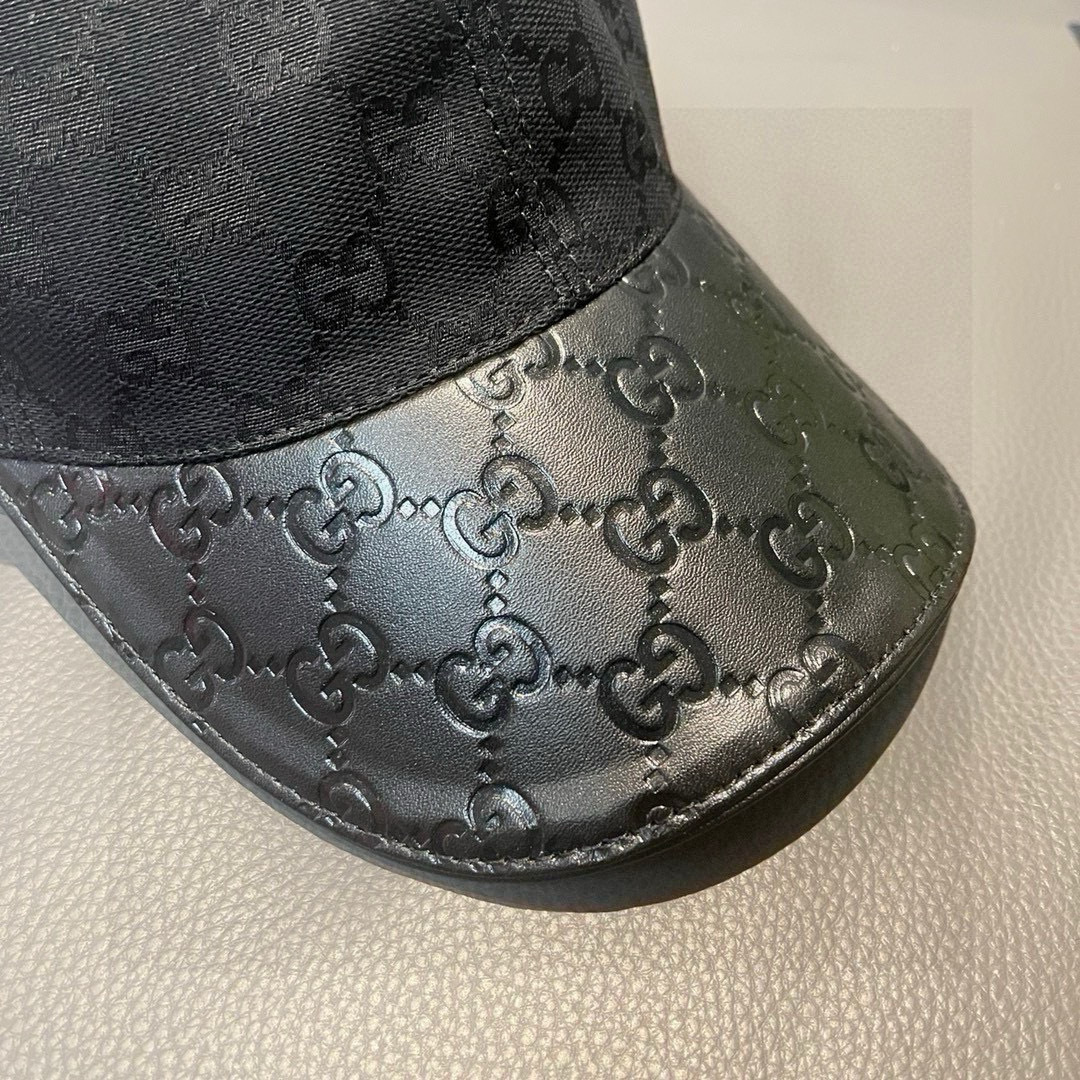 
配盒子布袋，Gucci(古奇)经典原单棒球帽，小双G牛皮拼接，11开模订制，质量超赞！帽檐头层牛皮压花