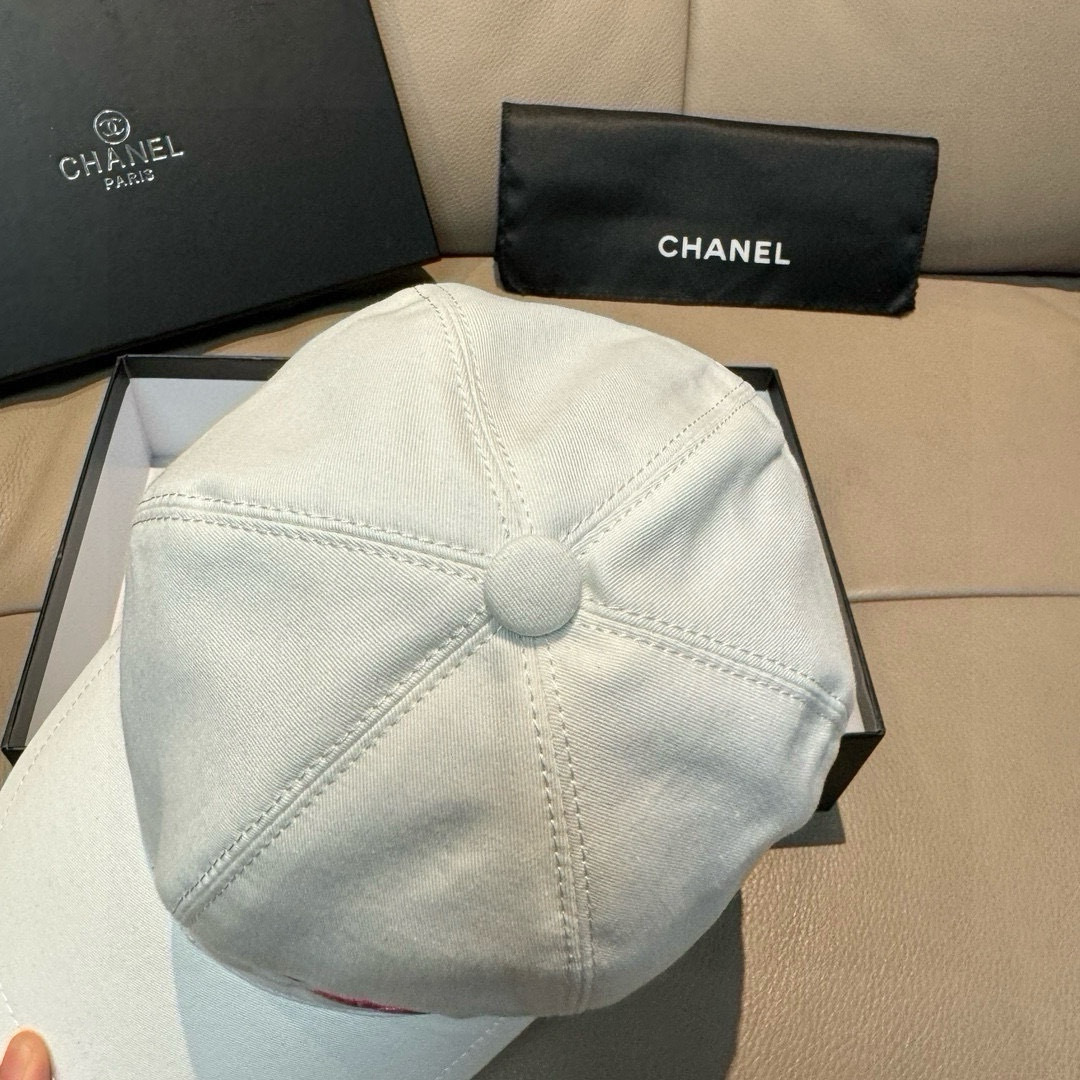 
配盒子布袋，Chanel（香奈儿）专柜新款原单棒球帽，11开模订制，立体刺绣，精致无暇！100%纯棉面