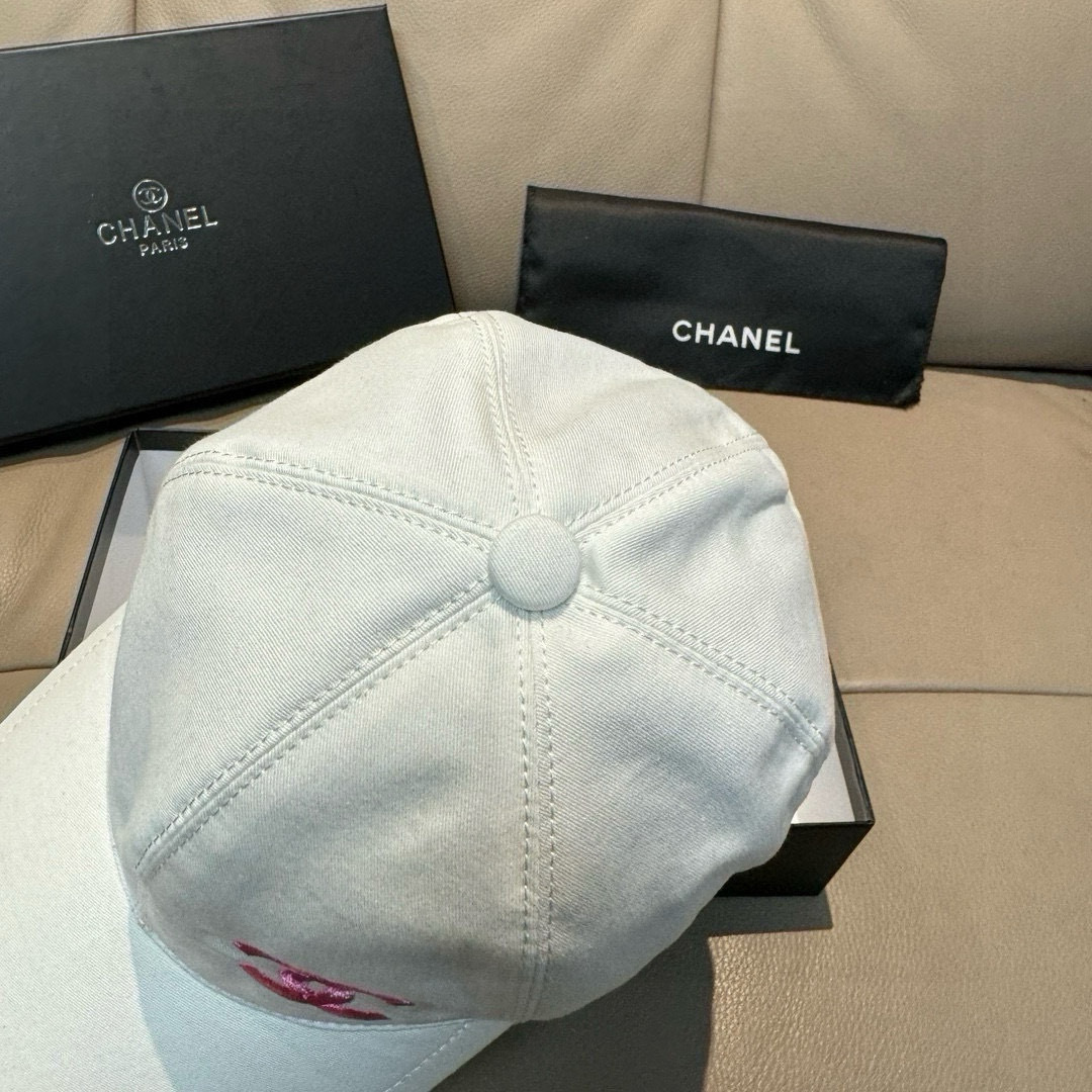 
配盒子布袋，Chanel（香奈儿）专柜新款原单棒球帽，11开模订制，立体刺绣，精致无暇！100%纯棉面