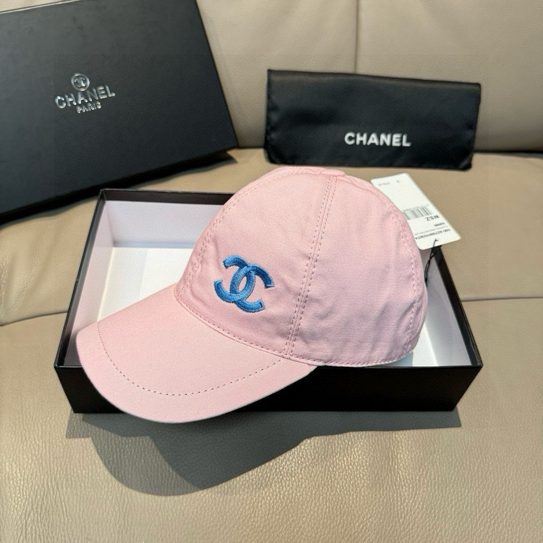 
配盒子布袋，Chanel（香奈儿）专柜新款原单棒球帽，11开模订制，立体刺绣，精致无暇！100%纯棉面