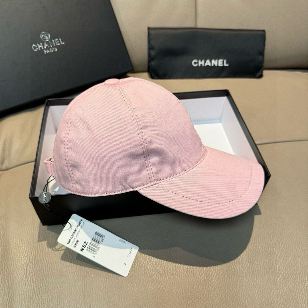 
配盒子布袋，Chanel（香奈儿）专柜新款原单棒球帽，11开模订制，立体刺绣，精致无暇！100%纯棉面