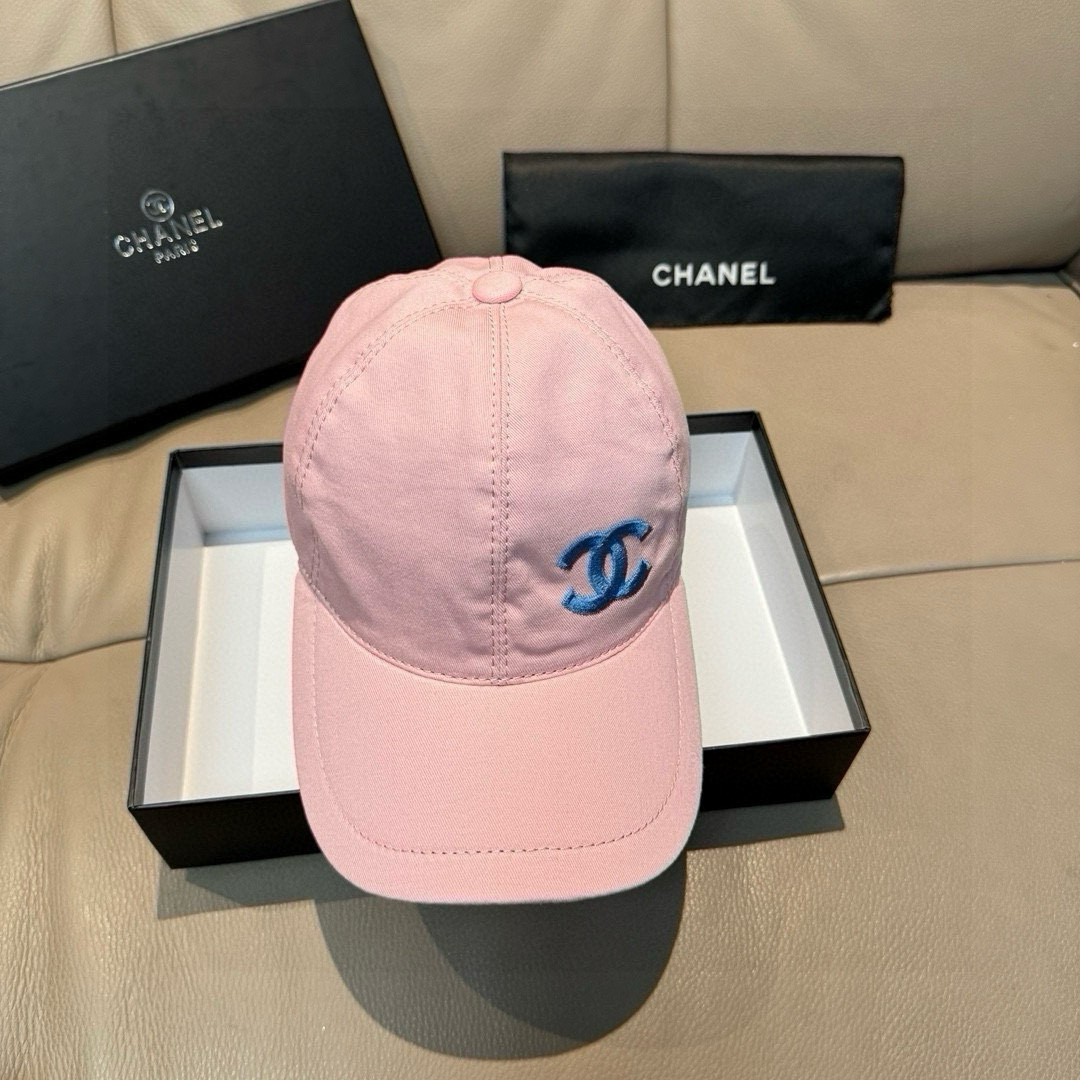 
配盒子布袋，Chanel（香奈儿）专柜新款原单棒球帽，11开模订制，立体刺绣，精致无暇！100%纯棉面