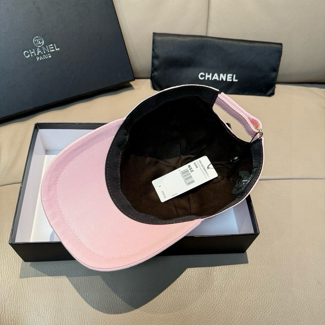 
配盒子布袋，Chanel（香奈儿）专柜新款原单棒球帽，11开模订制，立体刺绣，精致无暇！100%纯棉面