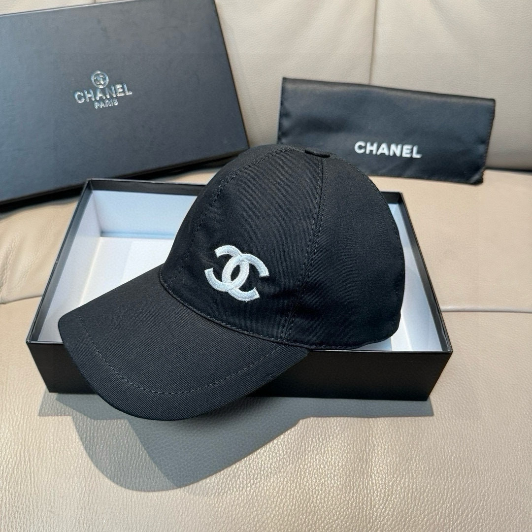 
配盒子布袋，Chanel（香奈儿）专柜新款原单棒球帽，11开模订制，立体刺绣，精致无暇！100%纯棉面