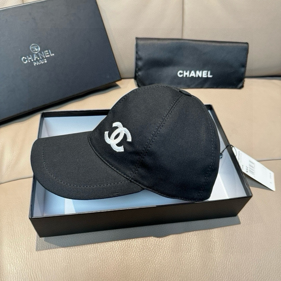 
配盒子布袋，Chanel（香奈儿）专柜新款原单棒球帽，11开模订制，立体刺绣，精致无暇！100%纯棉面