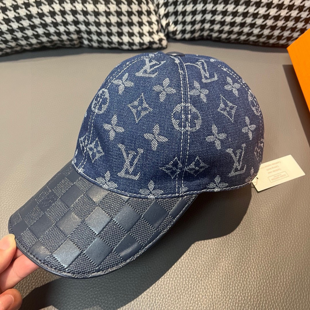 
配盒子布袋，LV(路易威登)新款原单棒球帽，牛皮压花，11开模订制，原版牛仔布料，做工细致完美，质量超