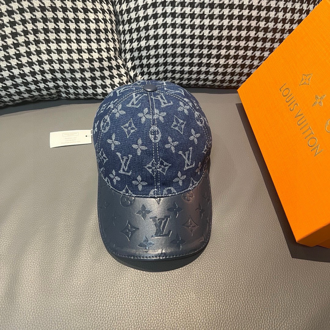 
配盒子布袋，LV(路易威登)新款原单棒球帽，牛皮压花，11开模订制，原版牛仔布料，做工细致完美，质量超