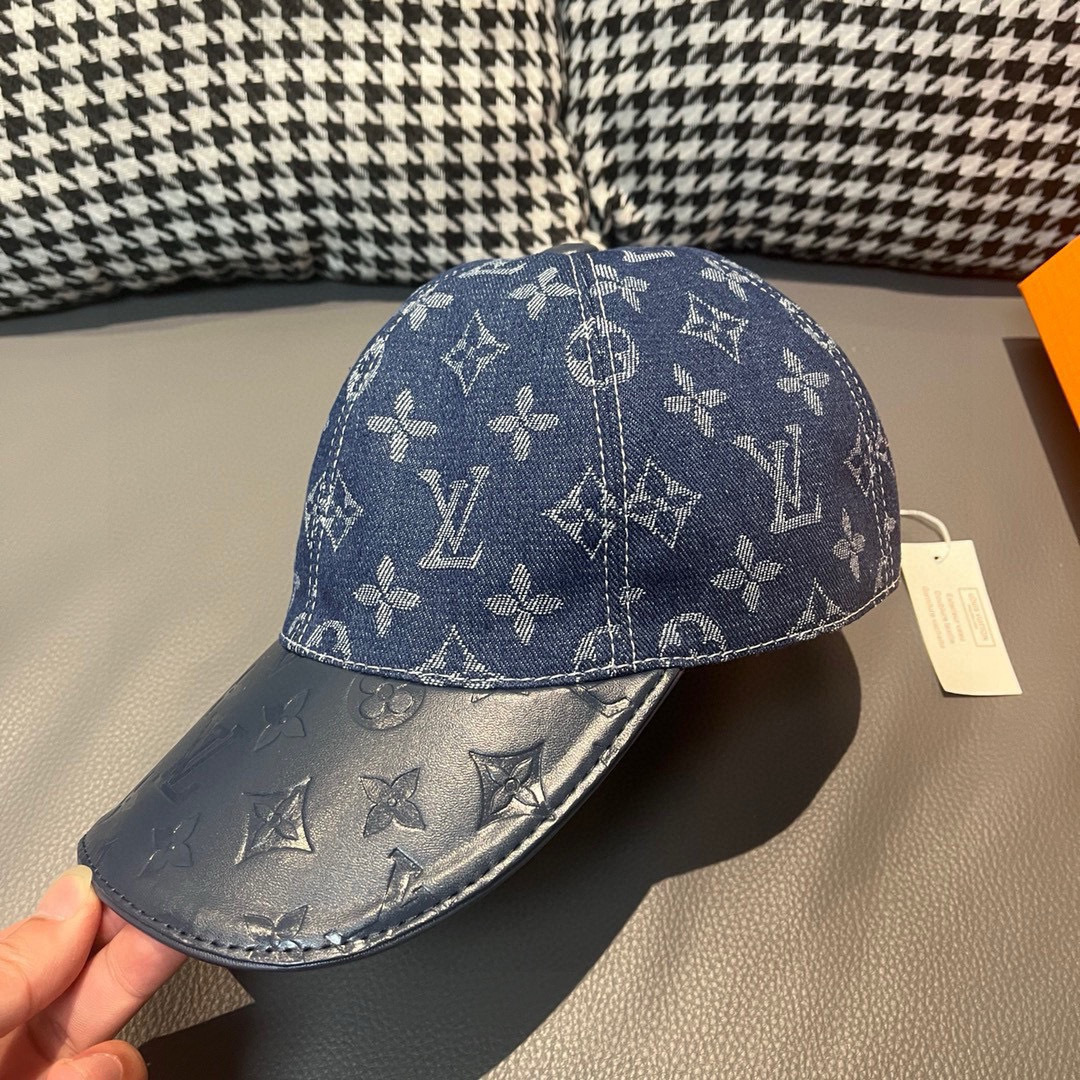 
配盒子布袋，LV(路易威登)新款原单棒球帽，牛皮压花，11开模订制，原版牛仔布料，做工细致完美，质量超