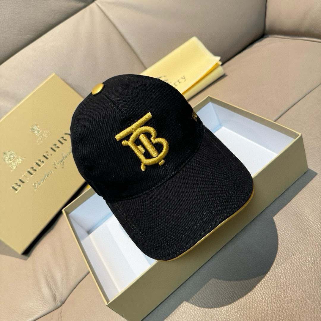 
配盒子布袋，Burberry（巴宝莉）新款原单棒球帽，11开模订制，全新立体战马刺绣，精致无暇！原版帆