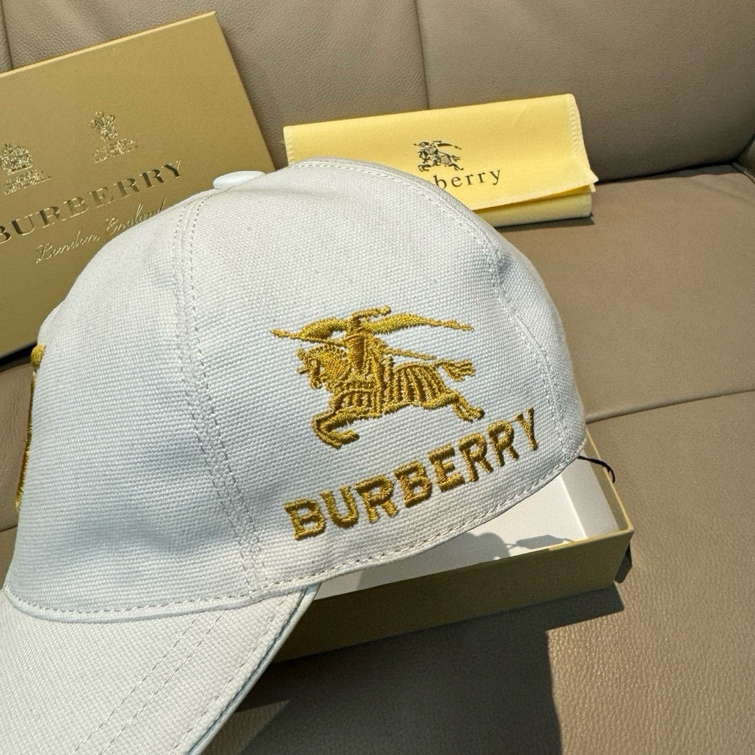 
配盒子布袋，Burberry（巴宝莉）新款原单棒球帽，11开模订制，全新立体战马刺绣，精致无暇！原版帆
