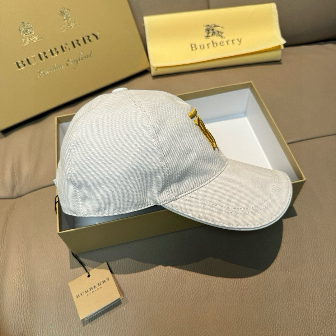
配盒子布袋，Burberry（巴宝莉）新款原单棒球帽，11开模订制，全新立体战马刺绣，精致无暇！原版帆
