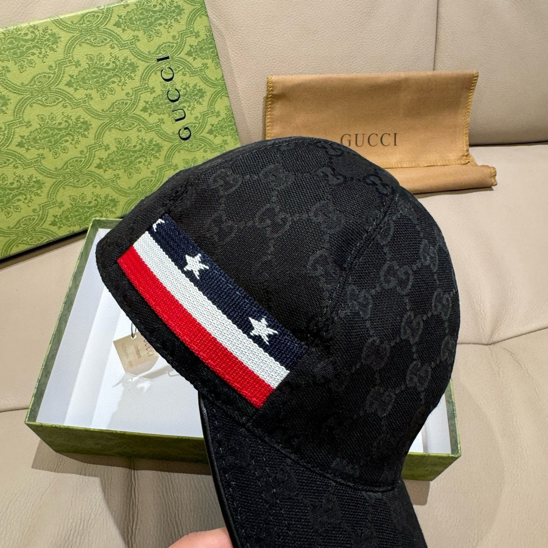
配盒子布袋，Gucci(古奇)经典原单棒球帽， 五星织带，11开模订制，原版帆布料+头层牛皮，代购热门