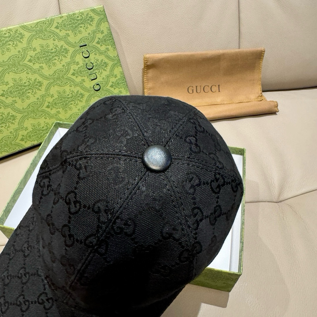 
配盒子布袋，Gucci(古奇)经典原单棒球帽， 五星织带，11开模订制，原版帆布料+头层牛皮，代购热门