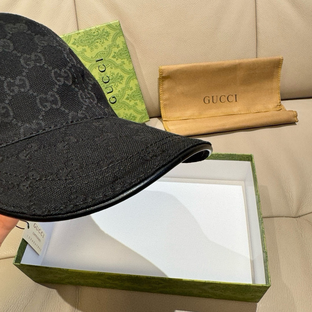 
配盒子布袋，Gucci(古奇)经典原单棒球帽， 五星织带，11开模订制，原版帆布料+头层牛皮，代购热门