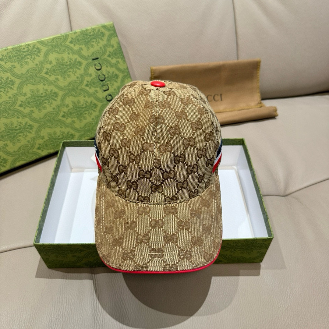 
配盒子布袋，Gucci(古奇)经典原单棒球帽， 五星织带，11开模订制，原版帆布料+头层牛皮，代购热门