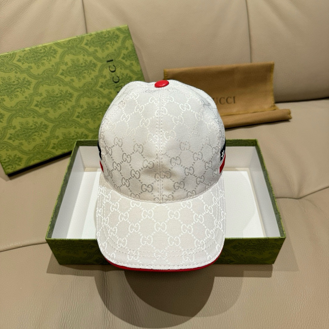 
配盒子布袋，Gucci(古奇)经典原单棒球帽， 五星织带，11开模订制，原版帆布料+头层牛皮，代购热门
