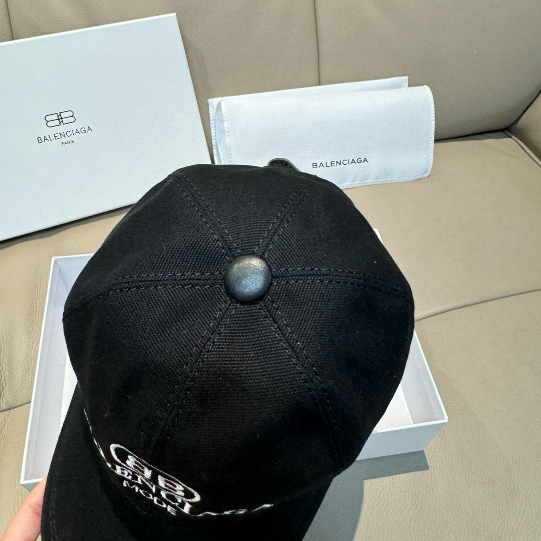 
配盒子布袋，Balenciaga（巴黎世家）新款原单棒球帽，11开模订制，全新立体刺绣，精致无暇！原版
