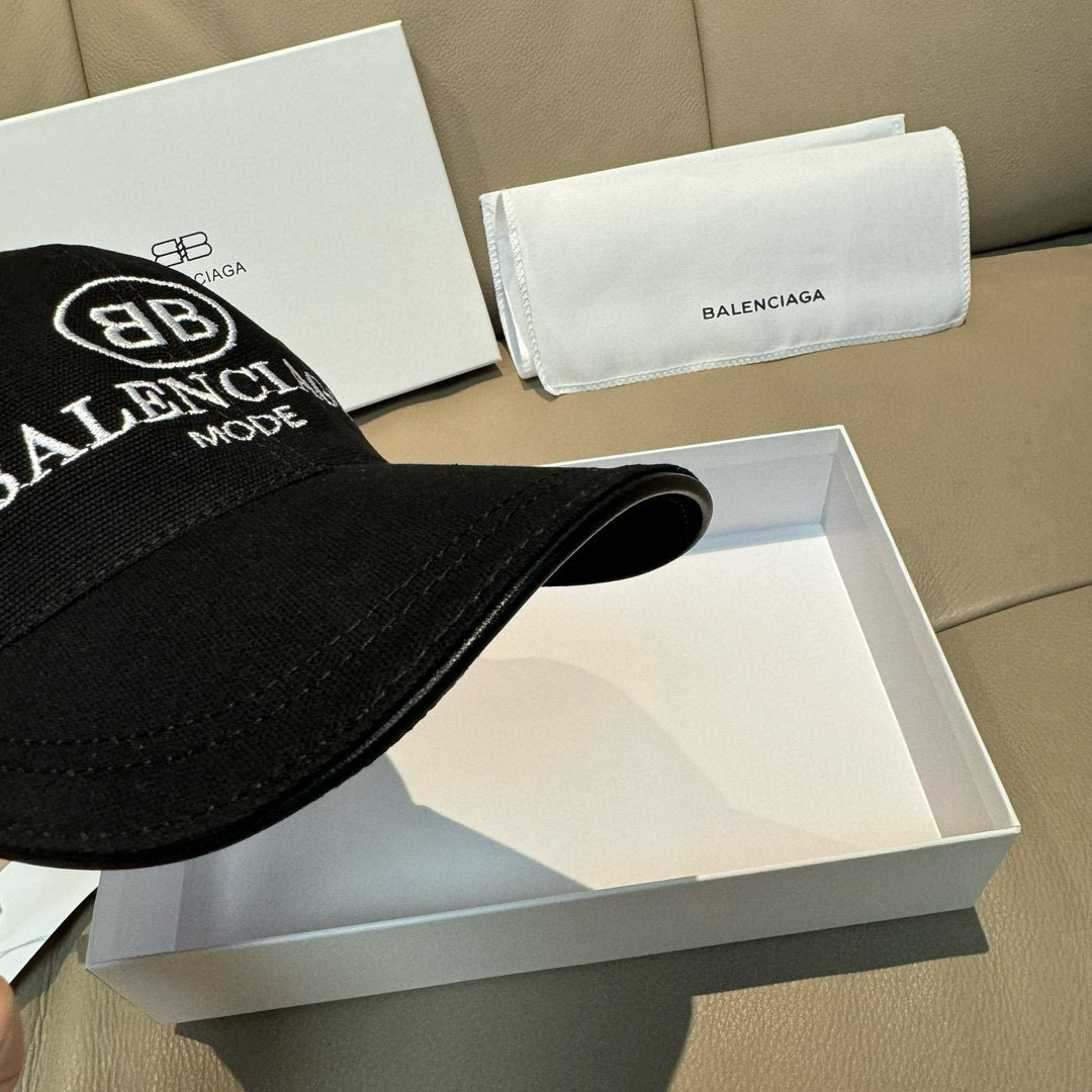 
配盒子布袋，Balenciaga（巴黎世家）新款原单棒球帽，11开模订制，全新立体刺绣，精致无暇！原版