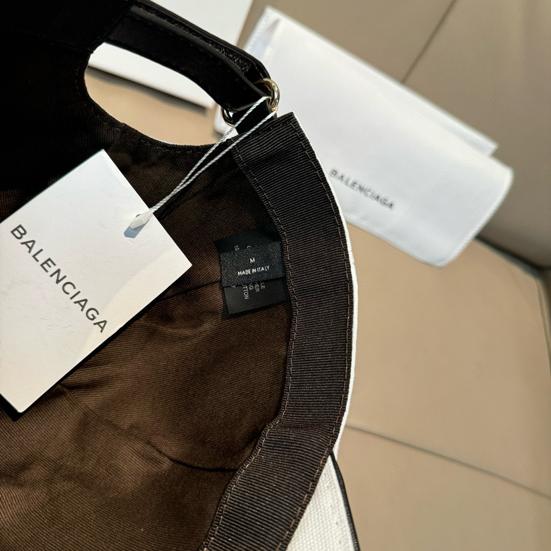 
配盒子布袋，Balenciaga（巴黎世家）新款原单棒球帽，11开模订制，全新立体刺绣，精致无暇！原版